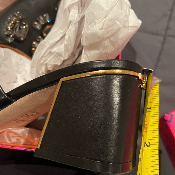 Tory Burch Martine 55mm Slide
Color: Perfect Black / Black Diamond- Like New! - Picture 12 of 13